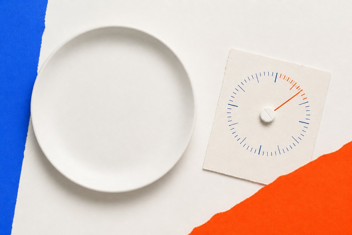 Empty plate and Synthroid 50 mcg on a timing card